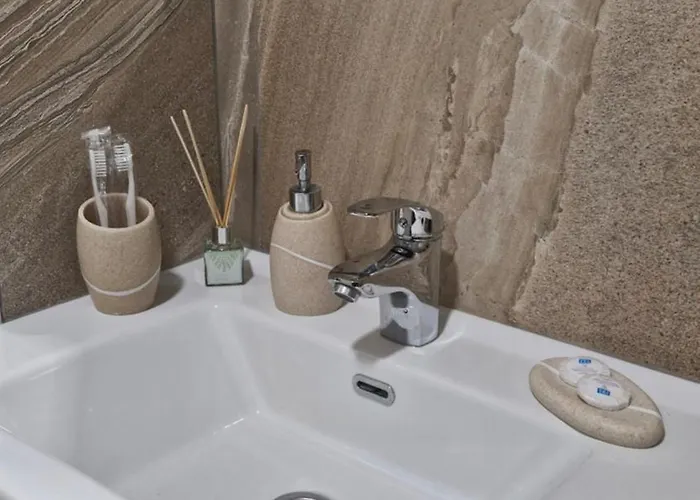 Four4 アパート *